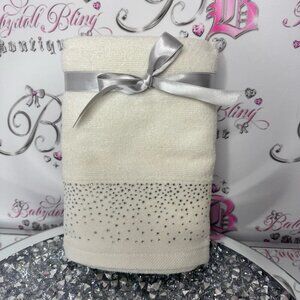 Glitz + glimmer towels crystal Elegant White set 2 Silver Accents bling diamonds